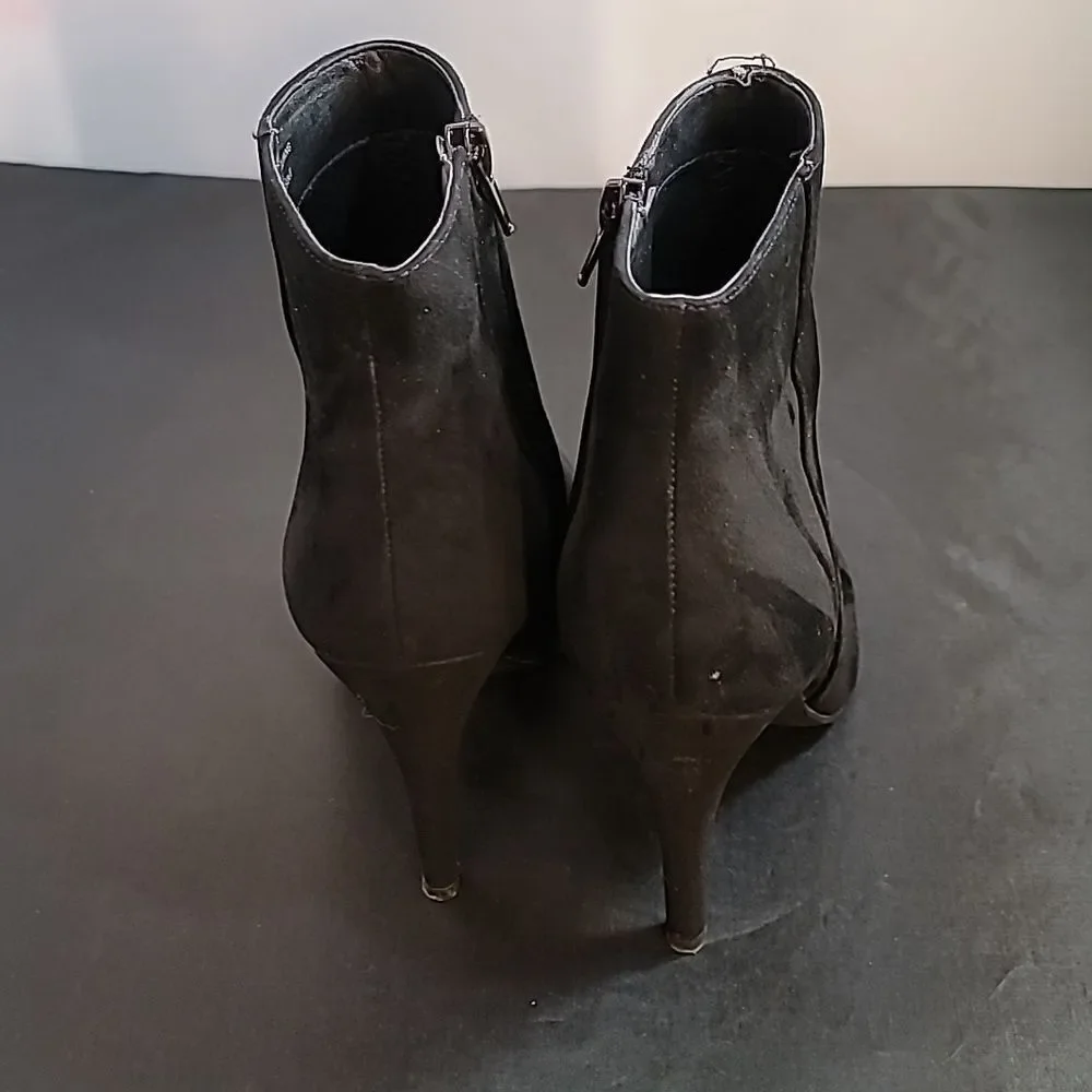 STEVE MADDEN SALLYY/SALL STILETTOS ZIP CLOSURE POINTE TOE WOMENS SUEDE BOOTIE